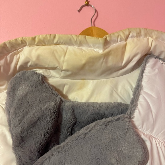 Columbia Cream Puffer Jacket with Quilted Design - Picture 8 of 12